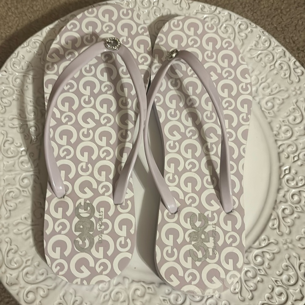 EUC Purple and White Guess Los Angeles Flip Flops. Size (9/10)